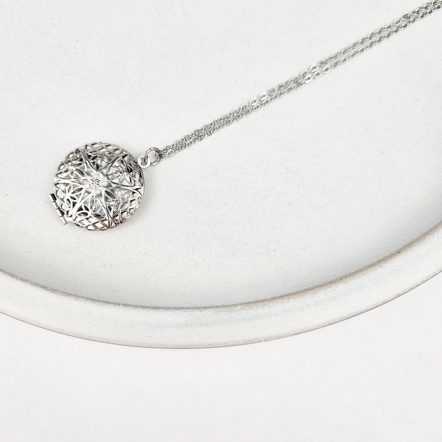 Classic Diffuser Locket Essential Oil Necklace