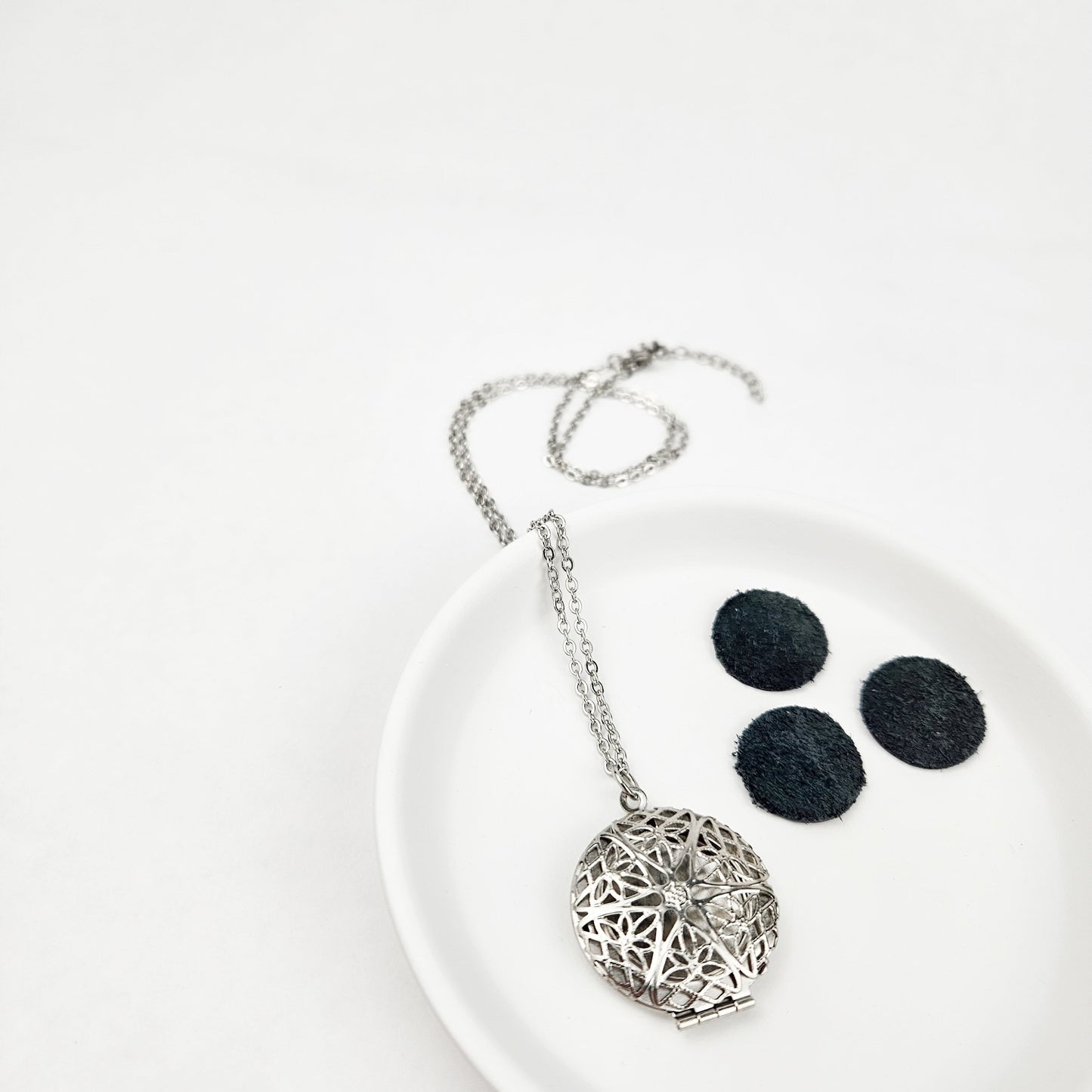 Classic Diffuser Locket Essential Oil Necklace