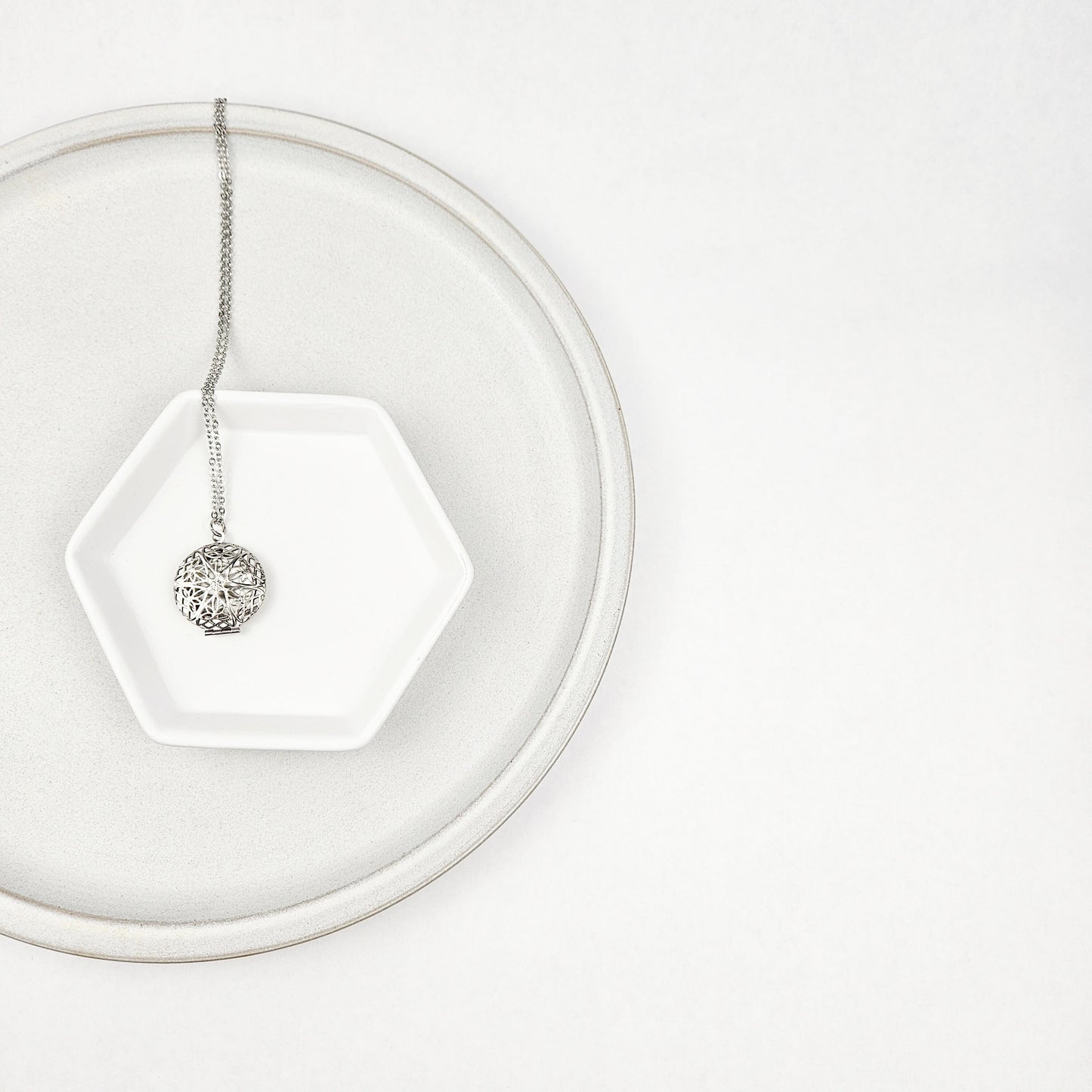 Classic Diffuser Locket Essential Oil Necklace